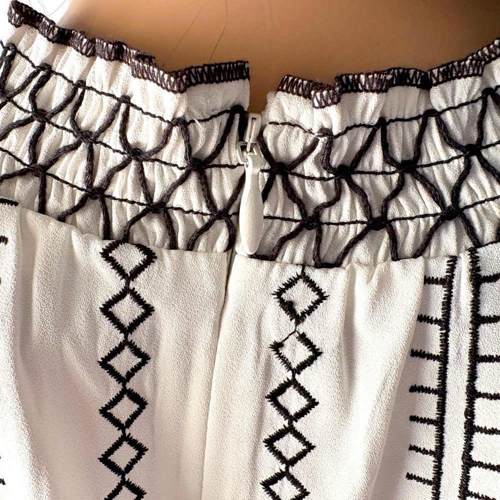 White House Black Market Beige/Black striped embroidered stitch top size 6 - Picture 7 of 9